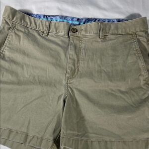 Tommy Bahama mens khaki basic flat front 5" chino shorts - size 36